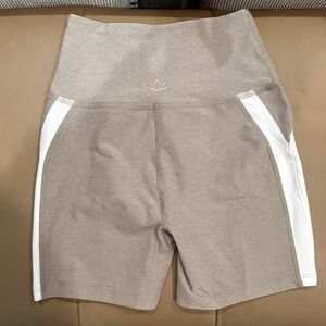 Beyond Yoga Womens Tan and White biker shorts with stripe!